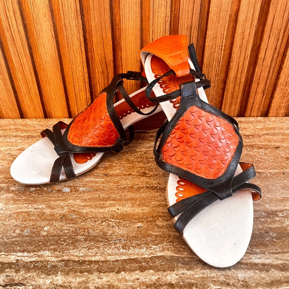Pikolinos Women's Brandy Leather Sandals In Size 7.5 US Like new!